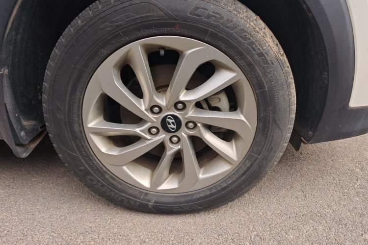 Used Hyundai Tucson 2015 1.6T Dual-Clutch Two-Wheel-Drive Smart Model Right Front Wheel Hub