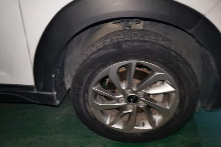 Used Hyundai Tucson 2015 1.6T Dual-Clutch Two-Wheel-Drive Smart Model Right Front Wheel Hub