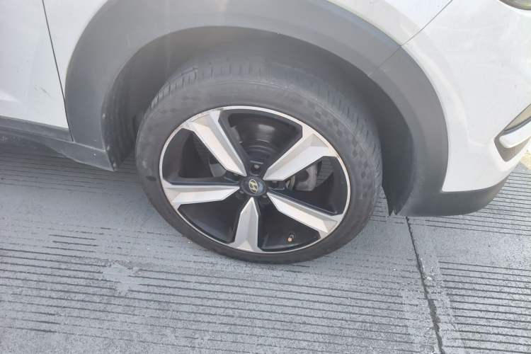Used Hyundai Tucson 2015 1.6T Dual-Clutch Two-Wheel-Drive Smart Model Right Front Wheel Hub