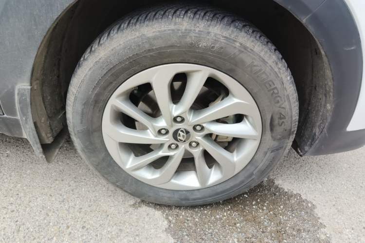 Used Hyundai Tucson 2015 1.6T Dual-Clutch Two-Wheel-Drive Smart Model Right Front Wheel Hub