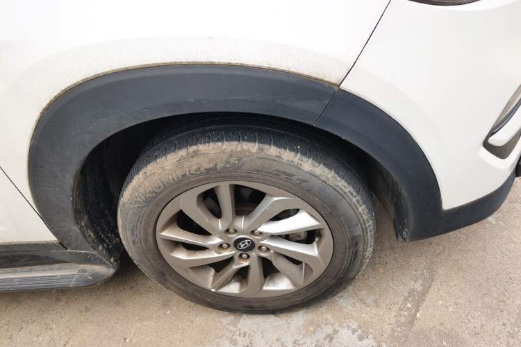 Used Hyundai Tucson 2015 1.6T Dual-Clutch Two-Wheel-Drive Smart Model Right Front Wheel Hub