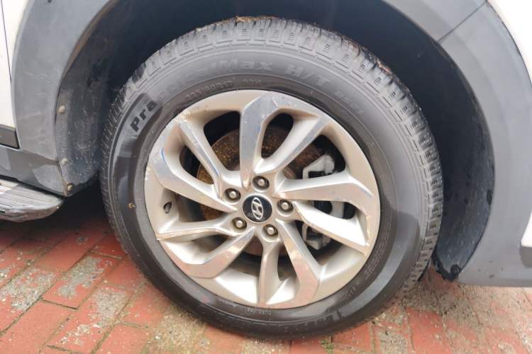 Used Hyundai Tucson 2015 1.6T Dual-Clutch Two-Wheel-Drive Smart Model Right Front Wheel Hub