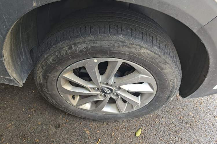 Used Hyundai Tucson 2015 1.6T Dual-Clutch Two-Wheel-Drive Smart Model Right Front Wheel Hub