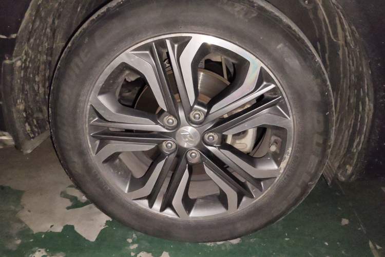 Used Hyundai Tucson 2015 1.6T Dual-Clutch Two-Wheel-Drive Leading Model Right Front Wheel Hub