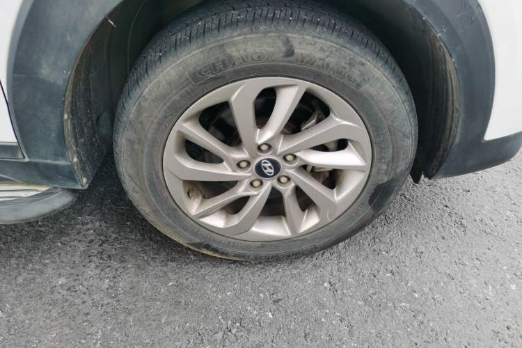 Used Hyundai Tucson 2015 1.6T Dual-Clutch Two-Wheel-Drive Smart Model Right Front Wheel Hub