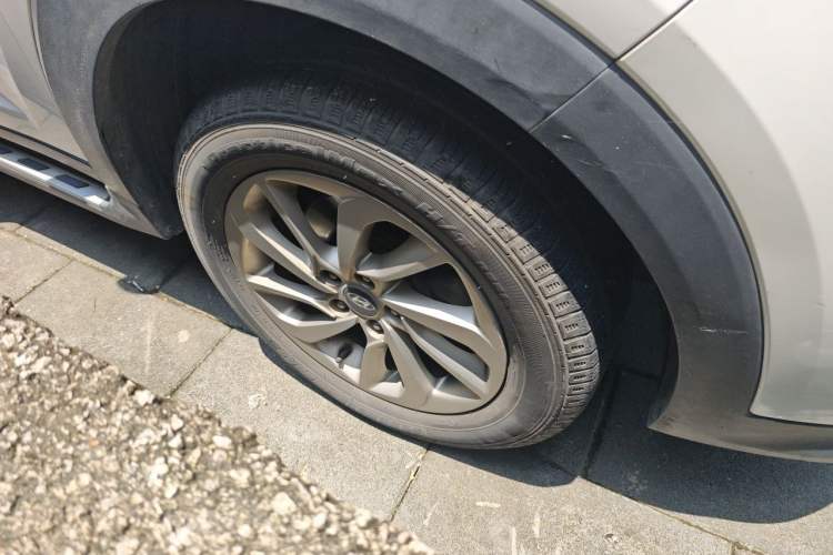 Used Hyundai Tucson 2015 1.6T Dual-Clutch Two-Wheel-Drive Smart Model Right Front Wheel Hub