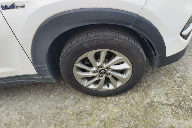Used Hyundai Tucson 2015 1.6T Dual-Clutch Two-Wheel-Drive Smart Model Right Front Wheel Hub