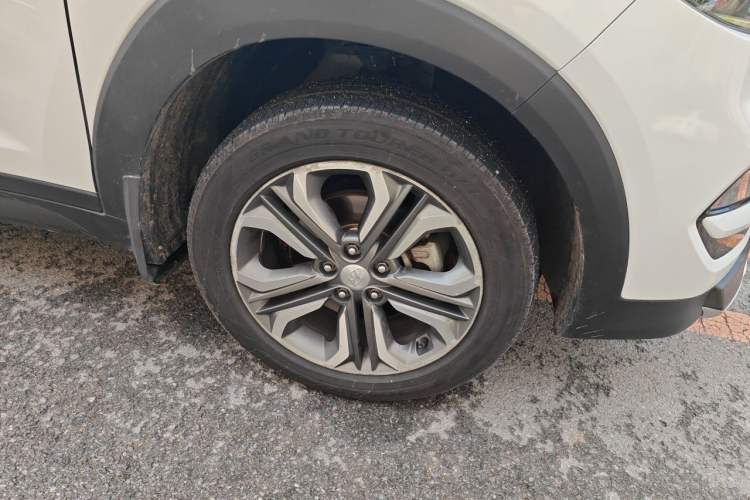 Used Hyundai Tucson 2015 1.6T Dual-Clutch Two-Wheel-Drive Leading Model Right Front Wheel Hub