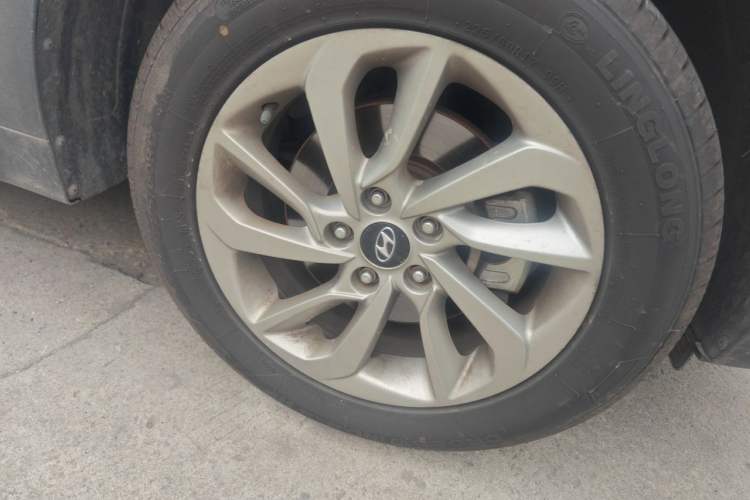 Used Hyundai Tucson 2015 1.6T Dual-Clutch Two-Wheel-Drive Smart Model Right Front Wheel Hub