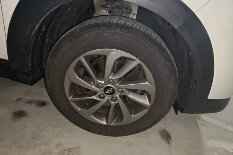 Used Hyundai Tucson 2015 1.6T Dual-Clutch Two-Wheel-Drive Smart Model Right Front Wheel Hub