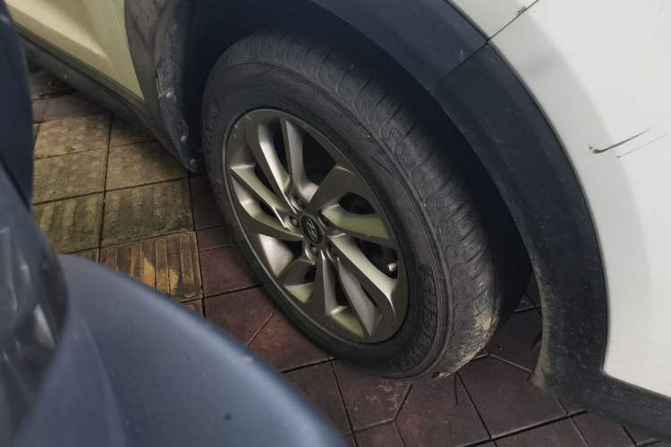 Used Hyundai Tucson 2015 1.6T Dual-Clutch Two-Wheel-Drive Smart Model Right Front Wheel Hub
