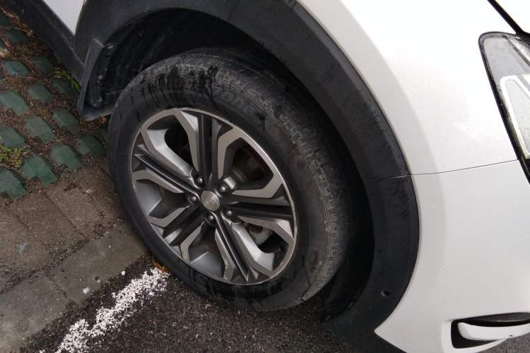 Used Hyundai Tucson 2015 1.6T Dual-Clutch Four-Wheel Drive Flagship Model Right Front Wheel Hub