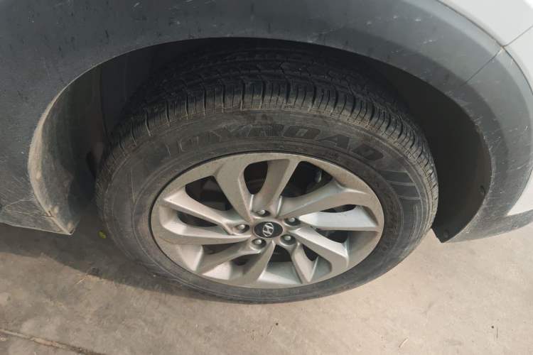 Used Hyundai Tucson 2015 1.6T Dual-Clutch Two-Wheel-Drive Smart Model Right Front Wheel Hub
