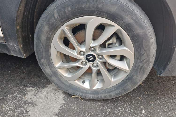 Used Hyundai Tucson 2015 1.6T Dual-Clutch Two-Wheel-Drive Smart Model Right Front Wheel Hub