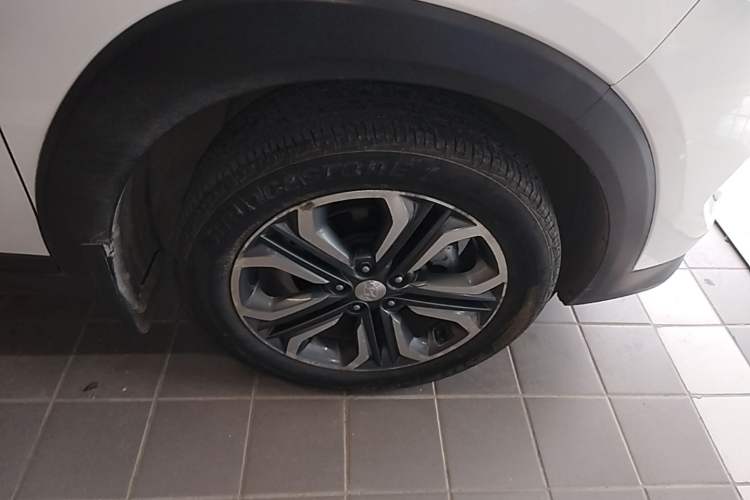 Used Hyundai Tucson 2015 1.6T Dual-Clutch Two-Wheel-Drive Leading Model Right Front Wheel Hub