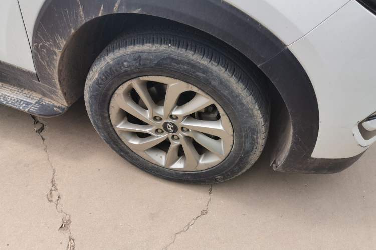 Used Hyundai Tucson 2015 1.6T Dual-Clutch Two-Wheel-Drive Smart Model Right Front Wheel Hub