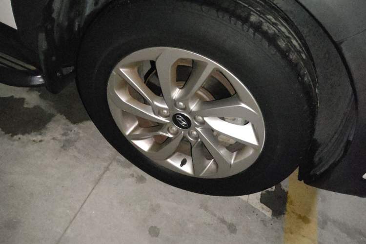 Used Hyundai Tucson 2015 1.6T Dual-Clutch Two-Wheel-Drive Smart Model Right Front Wheel Hub
