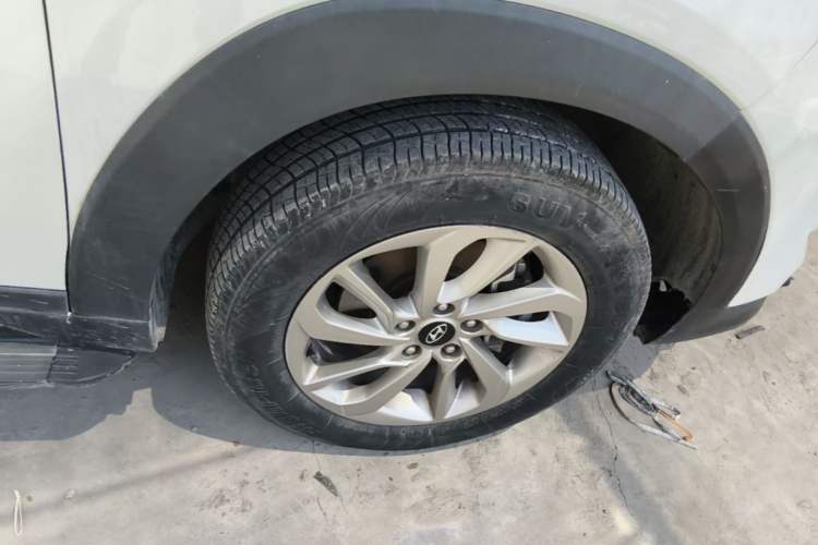 Used Hyundai Tucson 2015 1.6T Dual-Clutch Two-Wheel-Drive Smart Model Right Front Wheel Hub