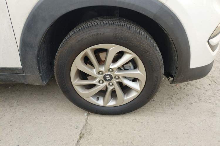 Used Hyundai Tucson 2015 1.6T Dual-Clutch Two-Wheel-Drive Smart Model Right Front Wheel Hub