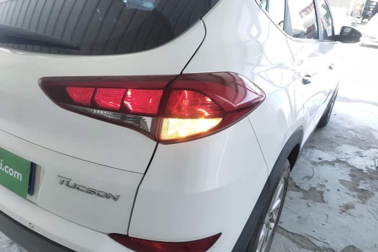 Used Hyundai Tucson 2015 1.6T Dual-Clutch Two-Wheel-Drive Smart Model Right Rear Taillight