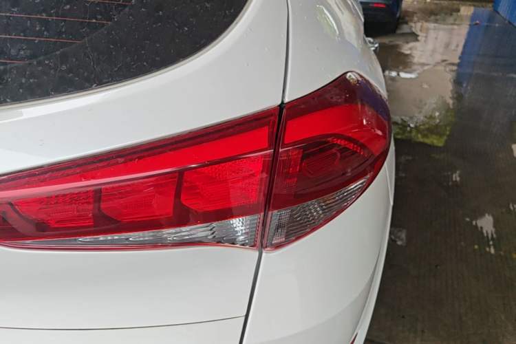 Used Hyundai Tucson 2015 1.6T Dual-Clutch Two-Wheel-Drive Smart Model Right Rear Taillight