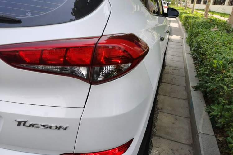 Used Hyundai Tucson 2015 1.6T Dual-Clutch Two-Wheel-Drive Smart Model Right Rear Taillight