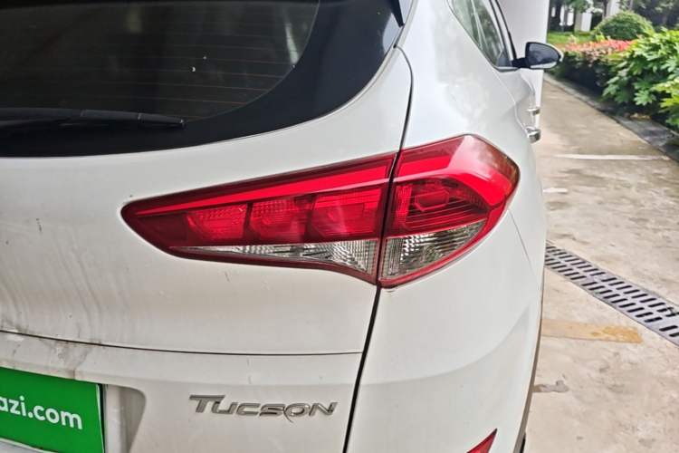 Used Hyundai Tucson 2015 1.6T Dual-Clutch Two-Wheel-Drive Smart Model Right Rear Taillight