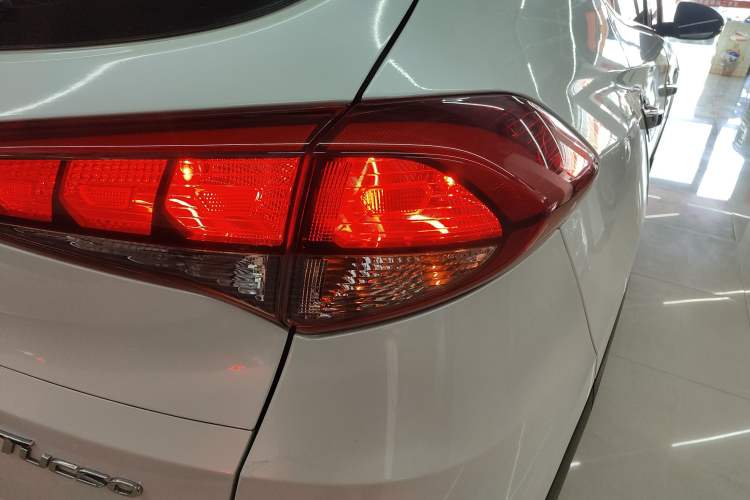 Used Hyundai Tucson 2015 1.6T Dual-Clutch Two-Wheel-Drive Smart Model Right Rear Taillight