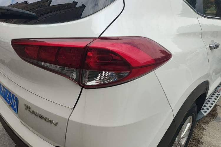 Used Hyundai Tucson 2015 1.6T Dual-Clutch Two-Wheel-Drive Smart Model Right Rear Taillight