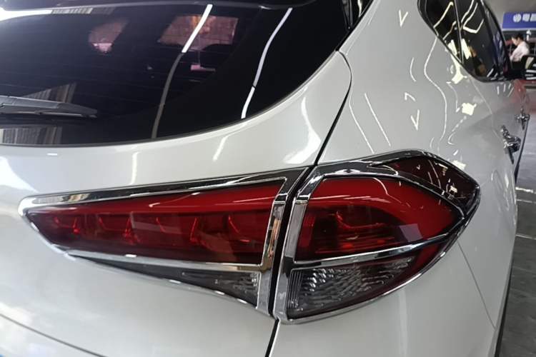 Used Hyundai Tucson 2015 1.6T Dual-Clutch Two-Wheel-Drive Leading Model Right Rear Taillight