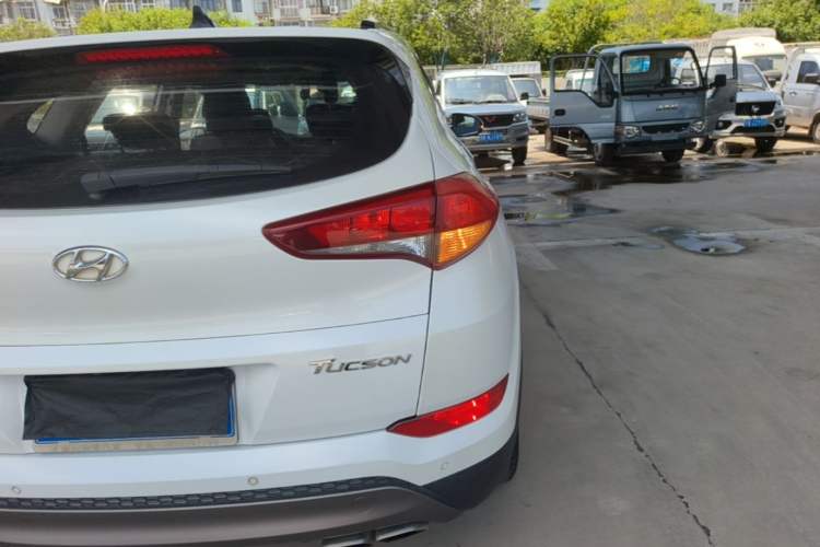 Used Hyundai Tucson 2015 1.6T Dual-Clutch Two-Wheel-Drive Smart Model Right Rear Taillight