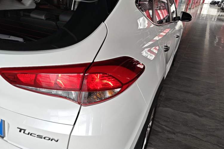 Used Hyundai Tucson 2015 1.6T Dual-Clutch Two-Wheel-Drive Smart Model Right Rear Taillight