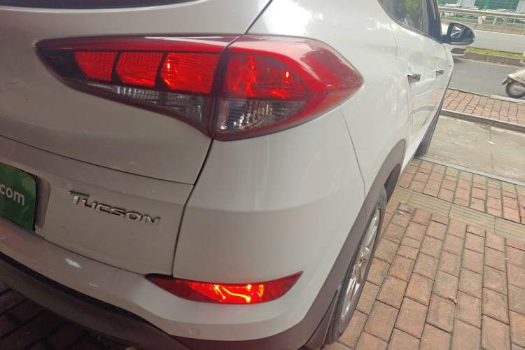 Used Hyundai Tucson 2015 1.6T Dual-Clutch Two-Wheel-Drive Smart Model Right Rear Taillight
