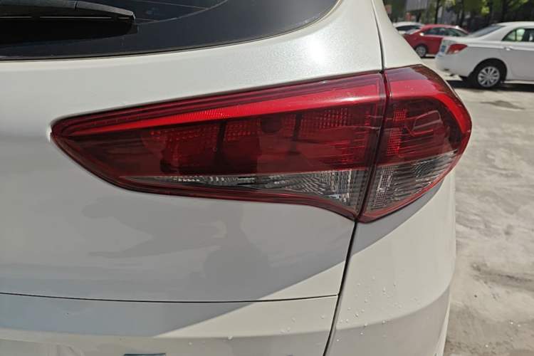 Used Hyundai Tucson 2015 1.6T Dual-Clutch Two-Wheel-Drive Smart Model Right Rear Taillight