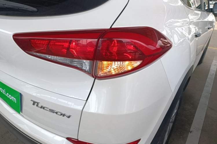 Used Hyundai Tucson 2015 1.6T Dual-Clutch Two-Wheel-Drive Smart Model Right Rear Taillight