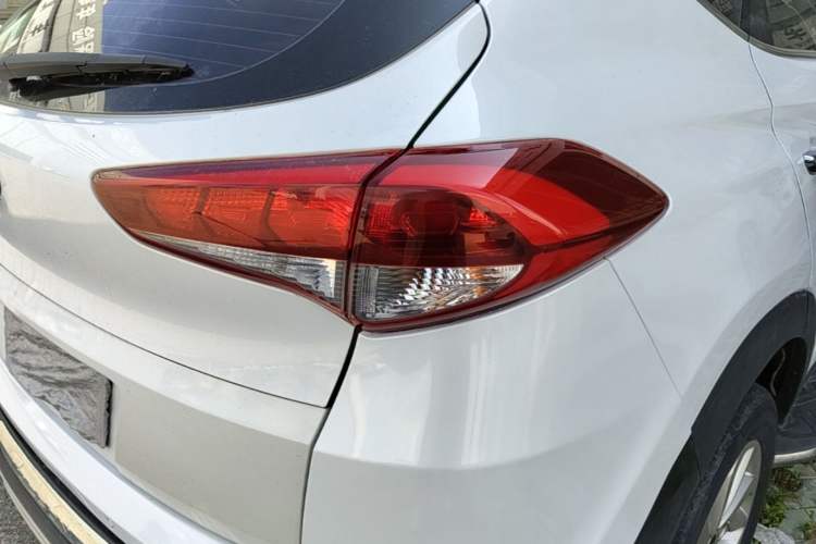 Used Hyundai Tucson 2015 1.6T Dual-Clutch Two-Wheel-Drive Smart Model Right Rear Taillight