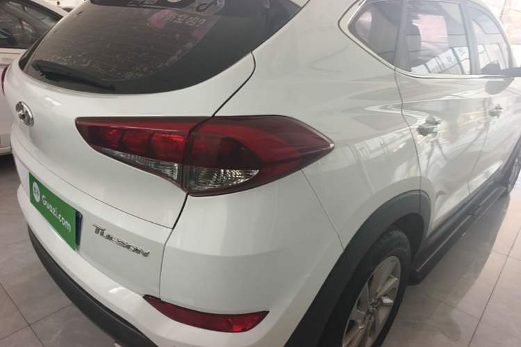 Used Hyundai Tucson 2015 1.6T Dual-Clutch Two-Wheel-Drive Smart Model Right Rear Taillight