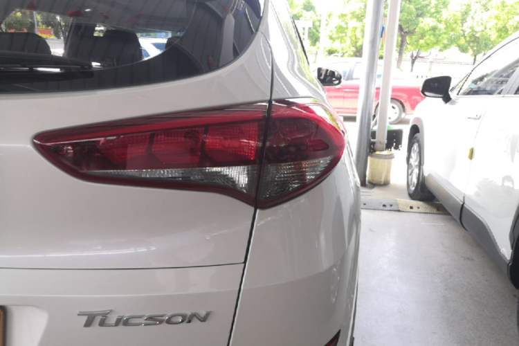 Used Hyundai Tucson 2015 1.6T Dual-Clutch Two-Wheel-Drive Smart Model Right Rear Taillight
