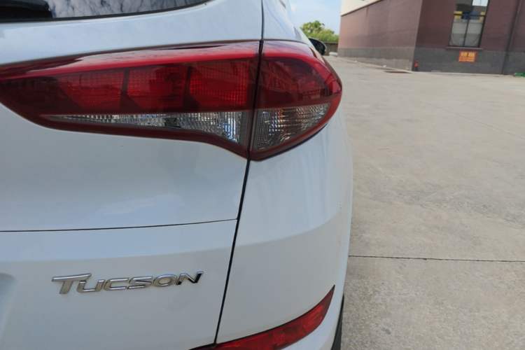 Used Hyundai Tucson 2015 1.6T Dual-Clutch Two-Wheel-Drive Smart Model Right Rear Taillight