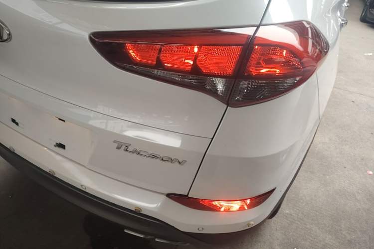 Used Hyundai Tucson 2015 1.6T Dual-Clutch Two-Wheel-Drive Smart Model Right Rear Taillight