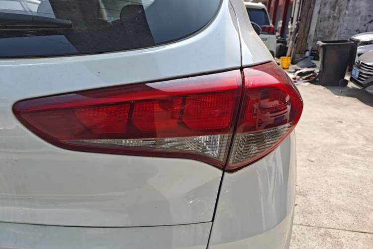Used Hyundai Tucson 2015 1.6T Dual-Clutch Two-Wheel-Drive Smart Model Right Rear Taillight