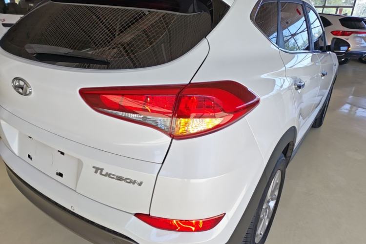 Used Hyundai Tucson 2015 1.6T Dual-Clutch Two-Wheel-Drive Smart Model Right Rear Taillight