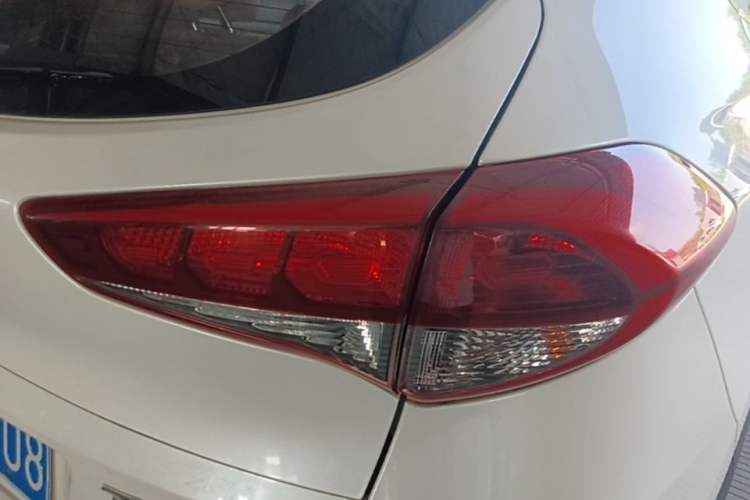 Used Hyundai Tucson 2015 1.6T Dual-Clutch Two-Wheel-Drive Smart Model Right Rear Taillight