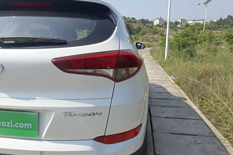 Used Hyundai Tucson 2015 1.6T Dual-Clutch Two-Wheel-Drive Smart Model Right Rear Taillight