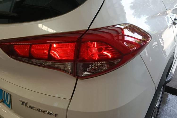 Used Hyundai Tucson 2015 1.6T Dual-Clutch Two-Wheel-Drive Smart Model Right Rear Taillight