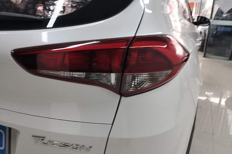 Used Hyundai Tucson 2015 1.6T Dual-Clutch Two-Wheel-Drive Smart Model Right Rear Taillight
