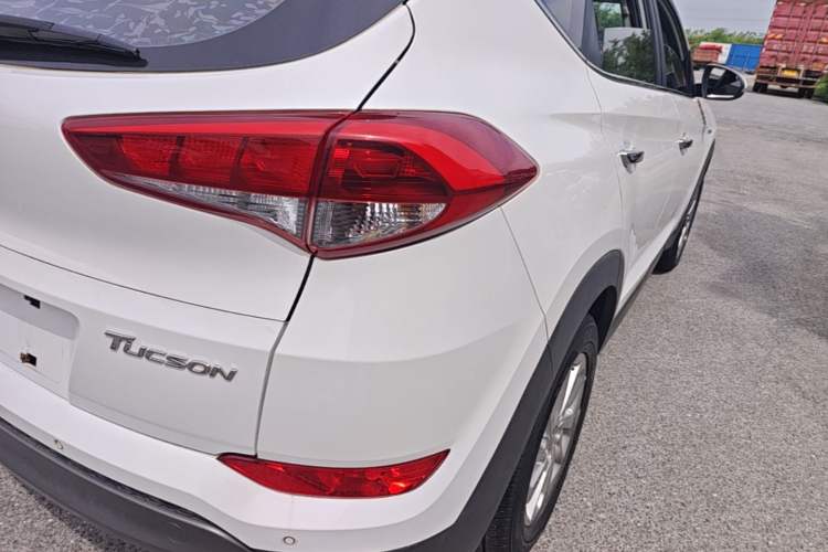 Used Hyundai Tucson 2015 1.6T Dual-Clutch Two-Wheel-Drive Smart Model Right Rear Taillight