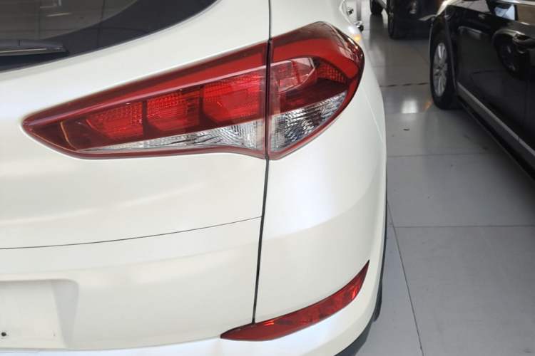 Used Hyundai Tucson 2015 1.6T Dual-Clutch Two-Wheel-Drive Smart Model Right Rear Taillight