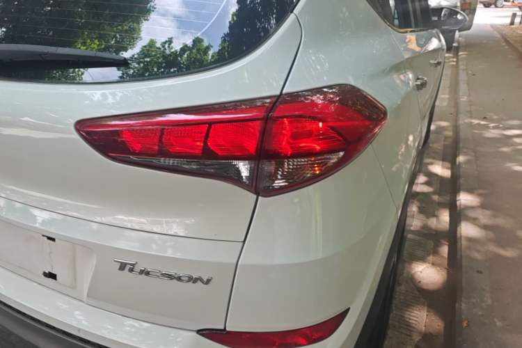 Used Hyundai Tucson 2015 1.6T Dual-Clutch Two-Wheel-Drive Smart Model Right Rear Taillight