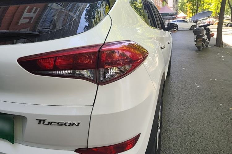 Used Hyundai Tucson 2015 1.6T Dual-Clutch Two-Wheel-Drive Smart Model Right Rear Taillight